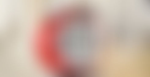 3- TIENI D'OCCHIO L'OROLOGIO La sveglia è importante ti aiuta a programmare la tua giornata. Ci sono persone che possono continuare a lavorare senza fare pause e senza mangiare...poi però la sera sono sfinite! Programma la sveglia sul cellulare per ricordati di fare pause che ti possano aiutare a distrarti e ricaricarti...anche mentalmente!