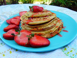 Panquecas de espelta com morangos
