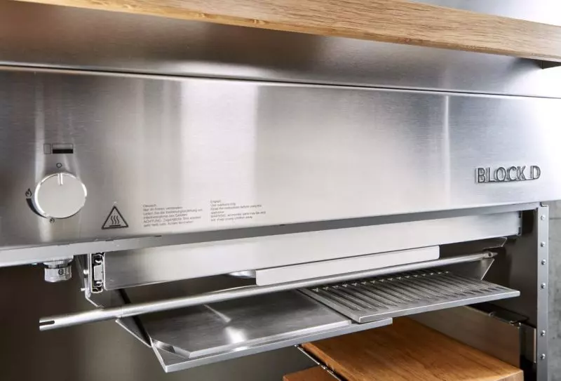 détail nettoyage des graisses barbecue flammkraft