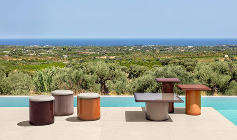 poufs et tables d'appoint en fibre de verre brillante pour l'extérieur