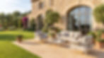 Terrasse aménagée avec le salon de jardin Talenti CAPRI dans un mas provençal