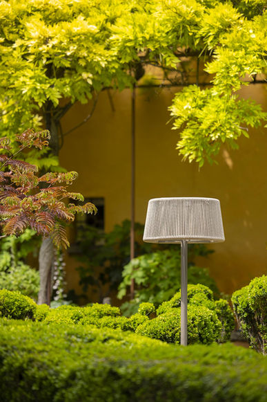 lampadaire rechargeable et solaire grande qualité prix