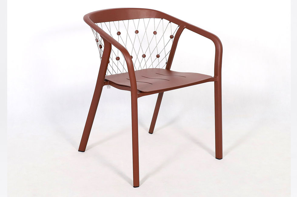 Chaise Chester corten de Les Jardins avec structure aluminium et tressage graphique.