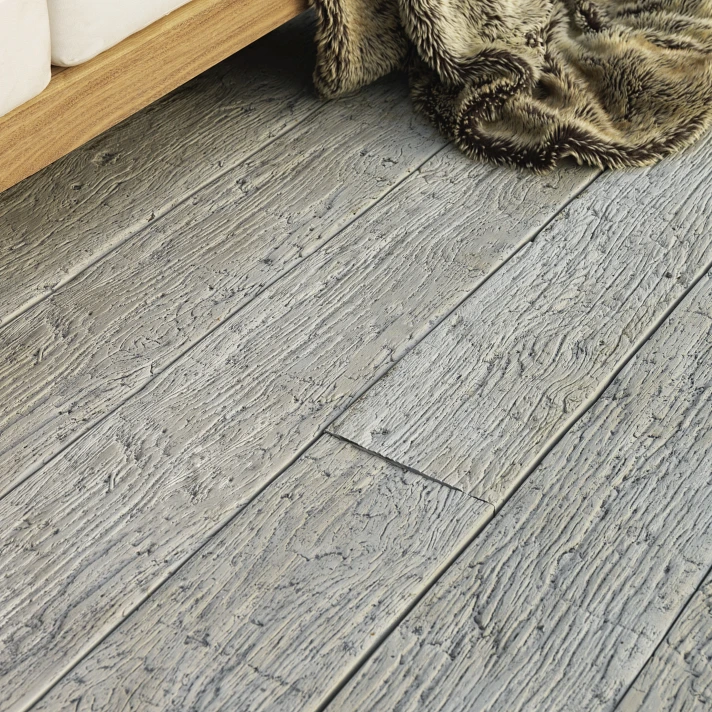 Terrasse Millboard Weathered Oak aspect bois ancien pour un espace cocooning extérieur.