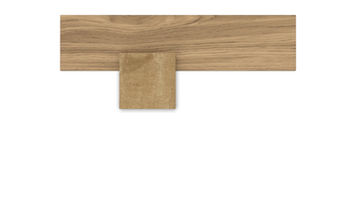 Échantillons de matériaux de la collection Jun – teck naturel, grès vitrifié couleur sable, présentés sur fond blanc.