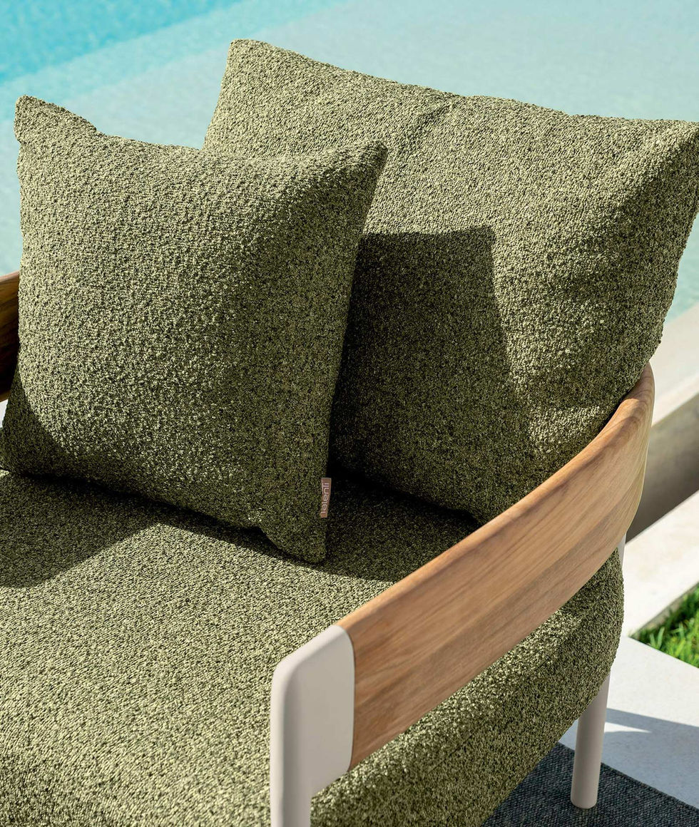 Zoom coussins verts canapé FLOW Talenti avec structure bois et aluminium