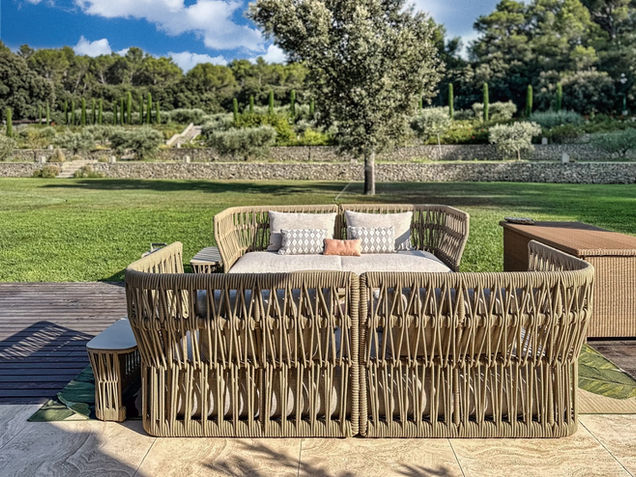 salon de jardin haut de gamme avec cordes tressées en Provence