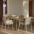 Salle à manger extérieure avec mobilier Kettal en rotin tressé et table en bois, illustrant la parfaite continuité stylistique entre intérieur et extérieur.