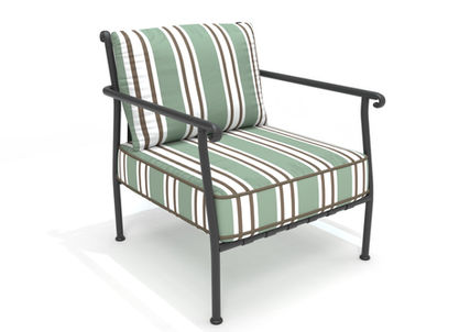 Fauteuil de jardin AMBOISE Maiori vue trois quarts avant avec structure en aluminium anthracite et coussins rayés