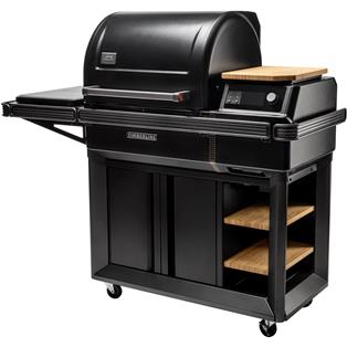 Traeger Timberline avec rangements et tablette latérale, le modèle haut de gamme conçu comme une véritable cuisine extérieure.