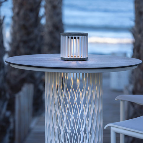 lampe rechargeable pour une table extérieure