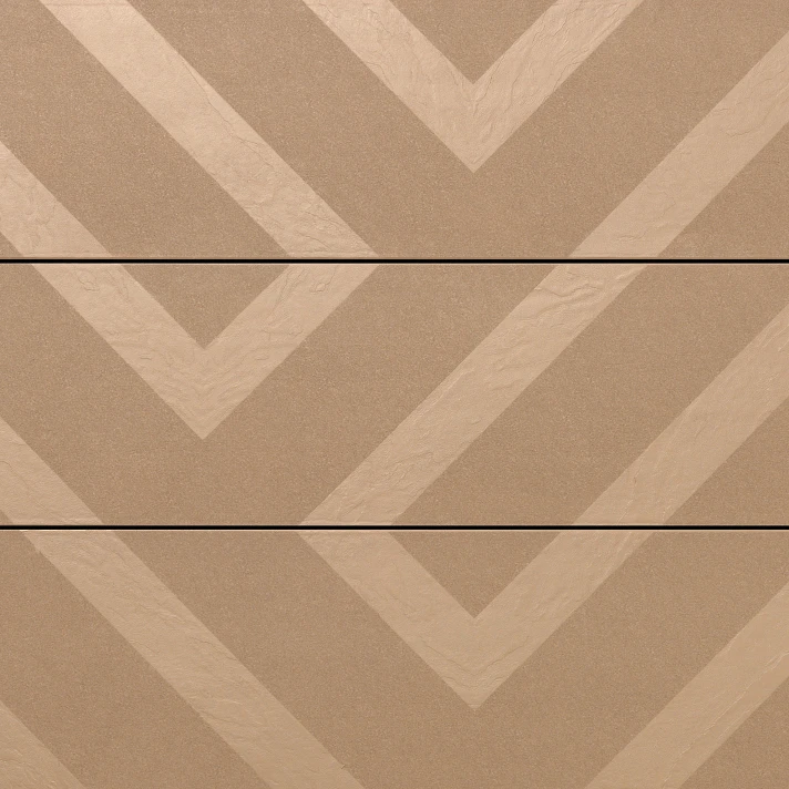 Dalles extérieures Millboard Modello Linear finition Golden Oak, imitation bois naturel avec motif chevrons lumineux – aménagements haut de gamme WAHO