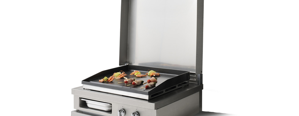 Plancha OPEN’COOK WSG720PL seule : grande plaque acier, couvercle pare-vent relevé, finition inox.