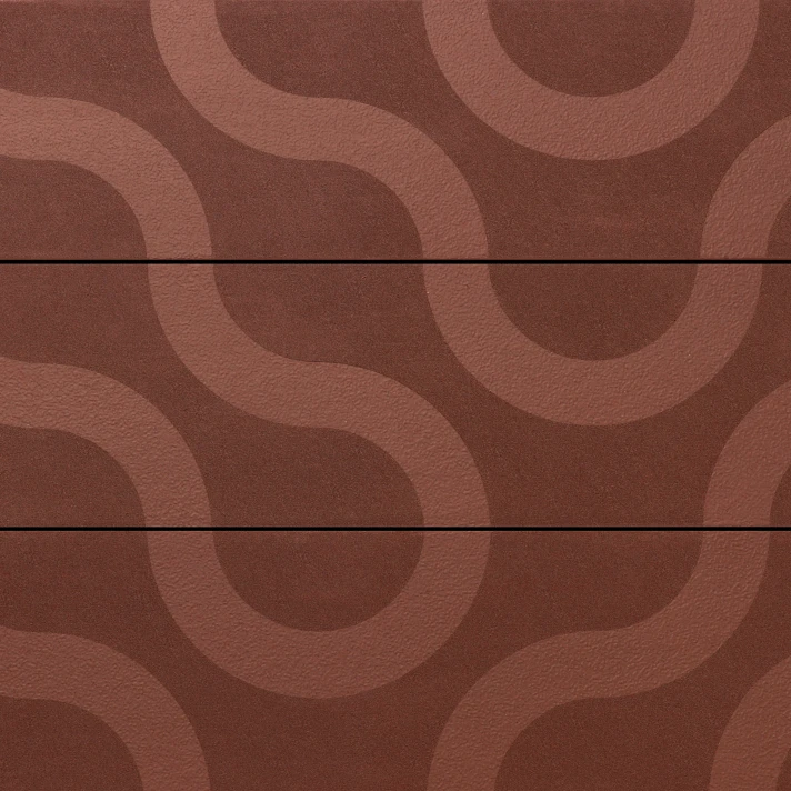 Détail du motif Contour Jarrah de Millboard, avec ondulations sombres sur fond brun rouge profond.