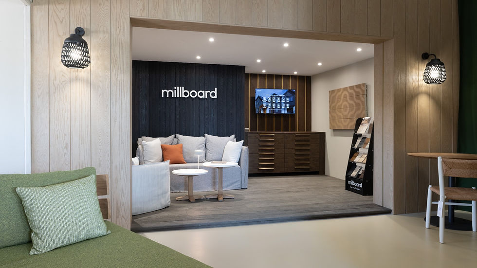 Vue d'ensemble du Millboard Experience Center intégré au showroom outdoor WAHO d'Eyragues