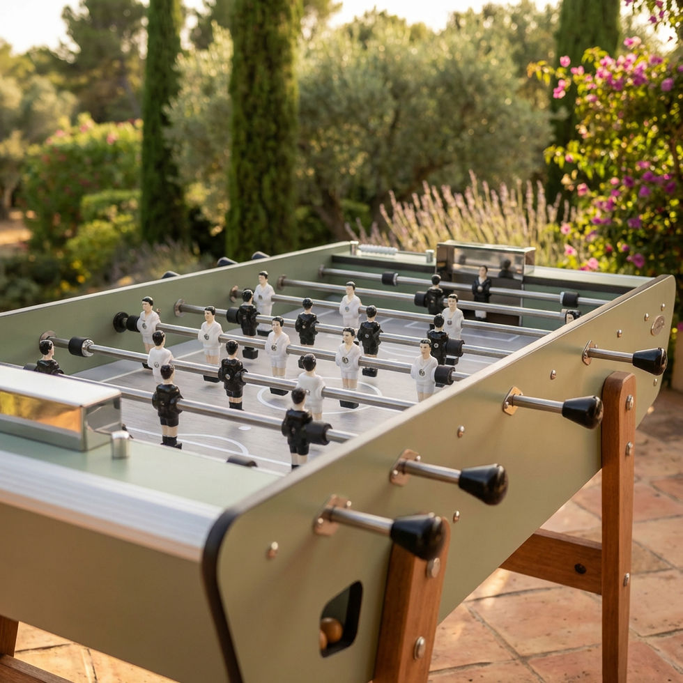 Détail terrain de jeu baby-foot Stella outdoor vert avec joueurs aluminium et barres inox