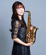 神田百香_edited.jpg