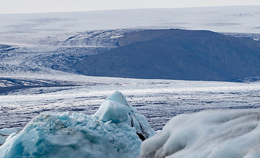 floating-icebergs-jokulsarlon-glacier-lagoon-iceland.jpg