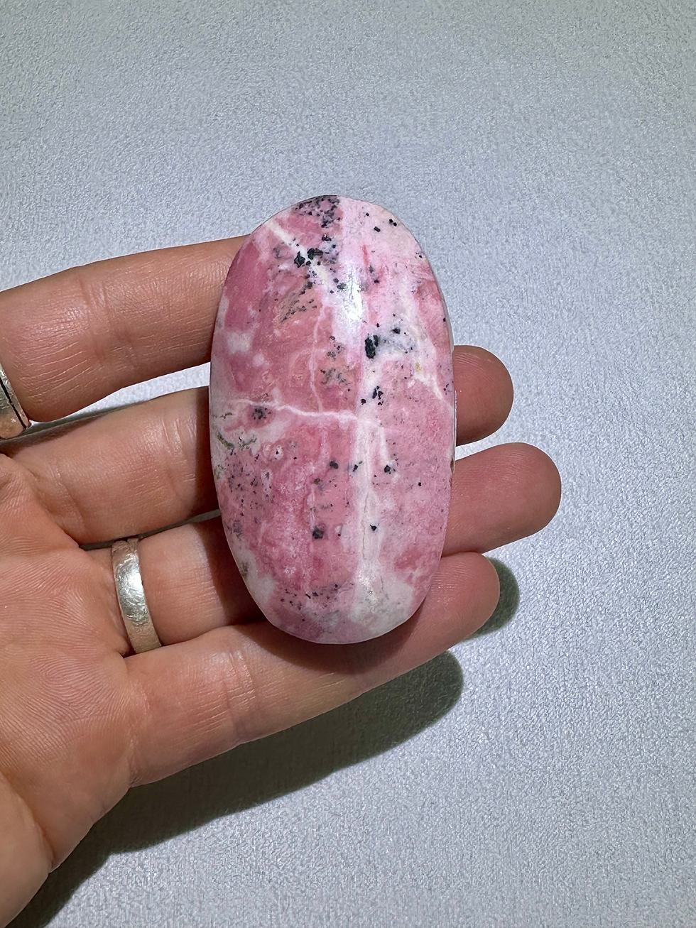 Miniature : Pierre de paume de rhodonite du Pérou