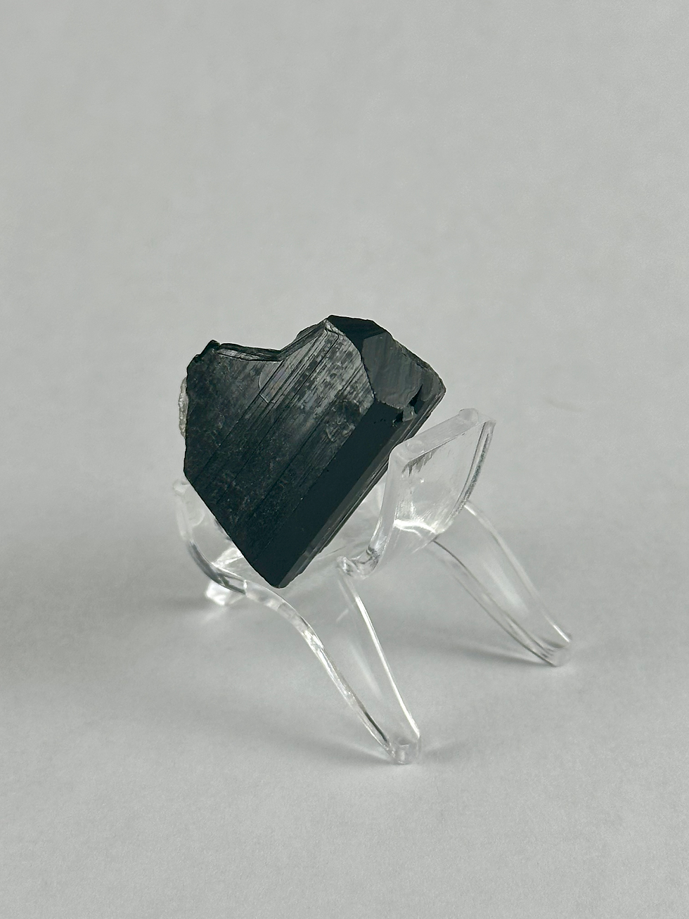 Miniature : Spécimen de tourmaline schorl de Namibie avec opal hyalite