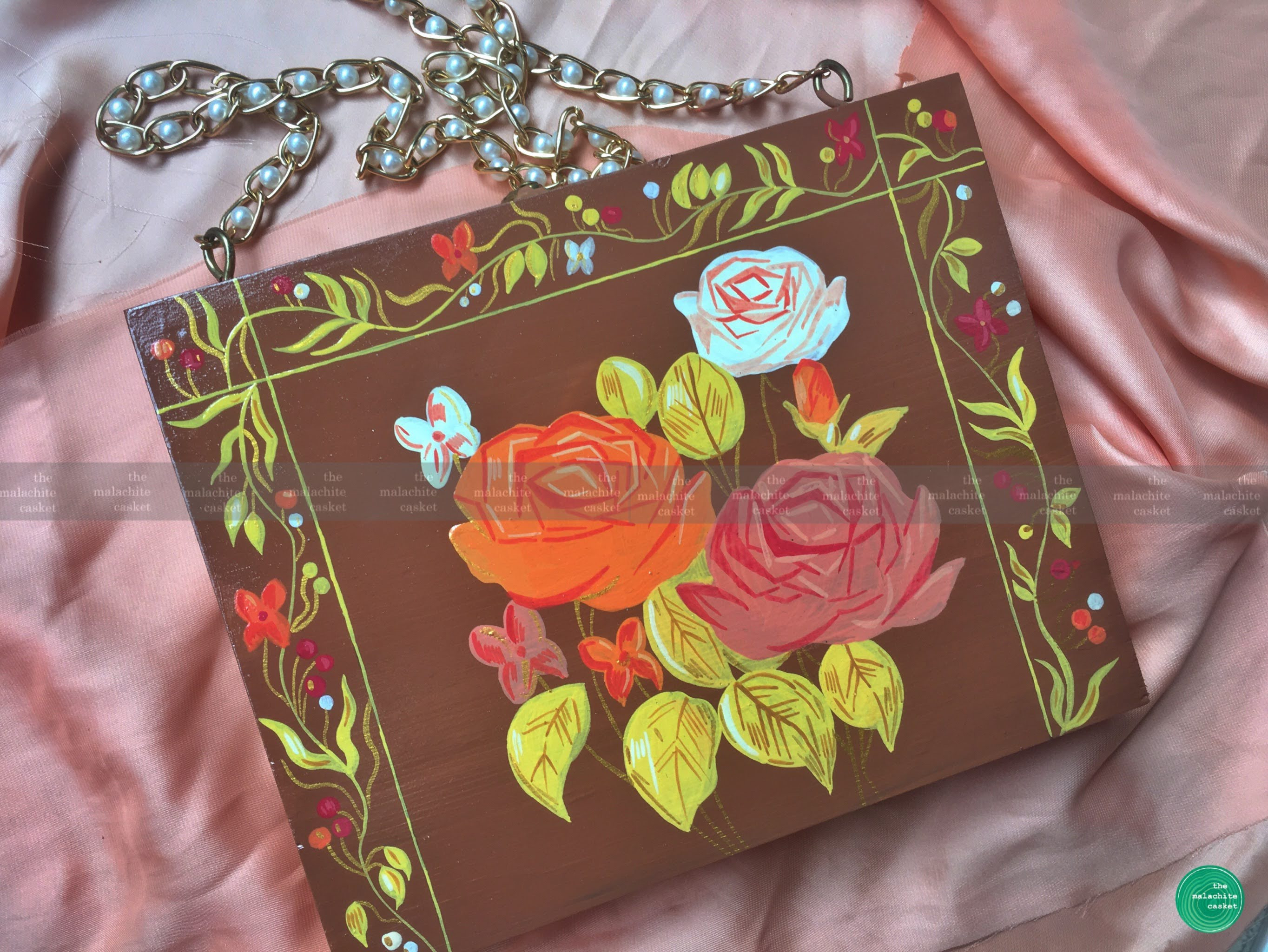 Brown rose clutch