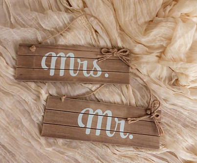 Schilder Mr. & Mrs. aus Holz