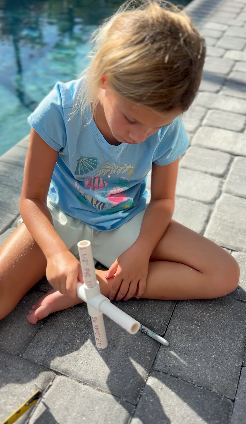 Build the center - DIY PVC stand for a shark tooth sifter