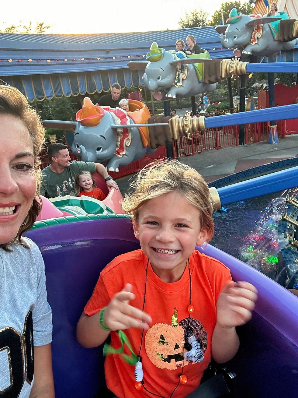 Kate with SunshineFamGuide reviews the theme parks for Halloween
