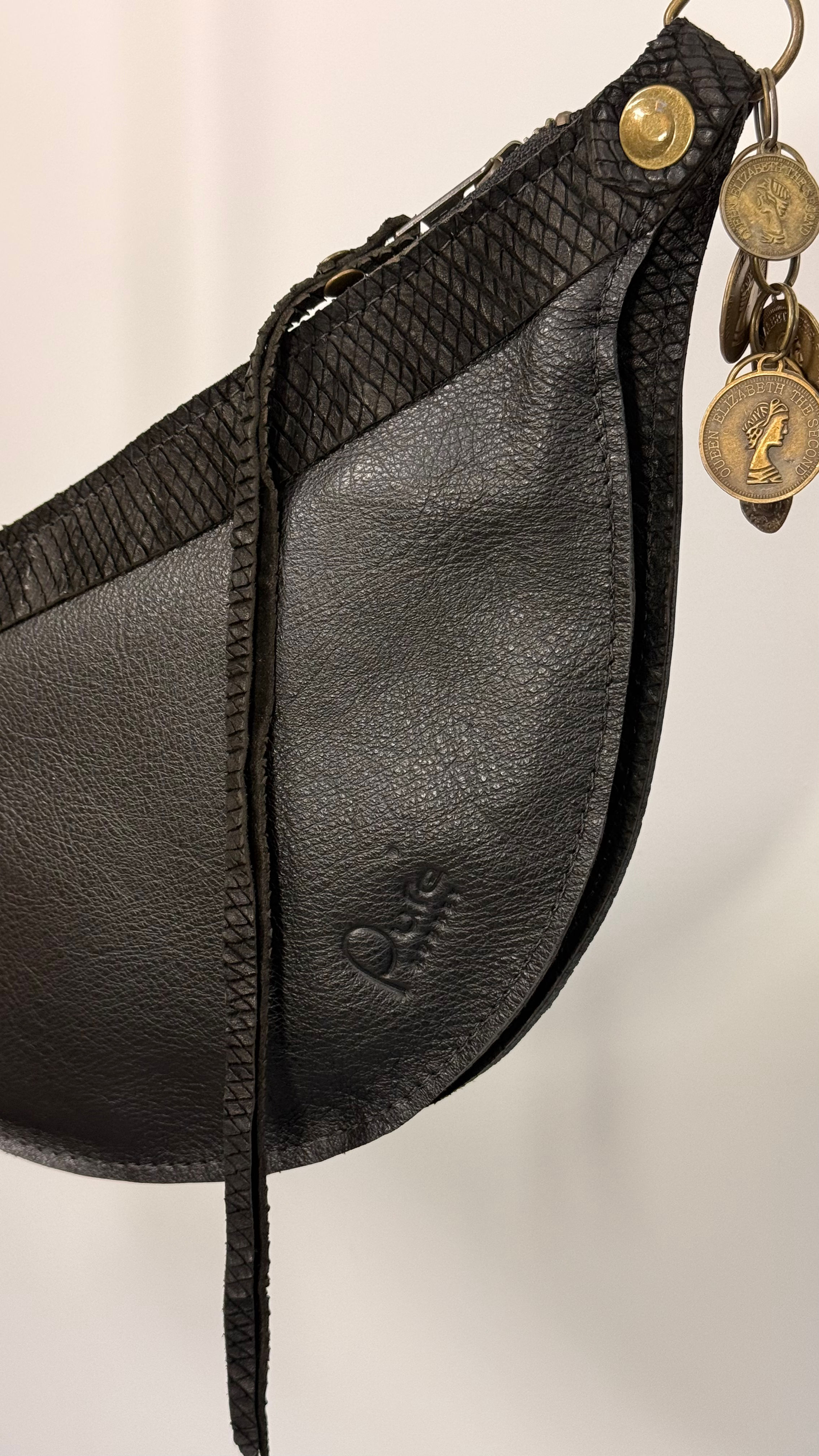 Zwarte Leren schoudertas - handgemaakt 