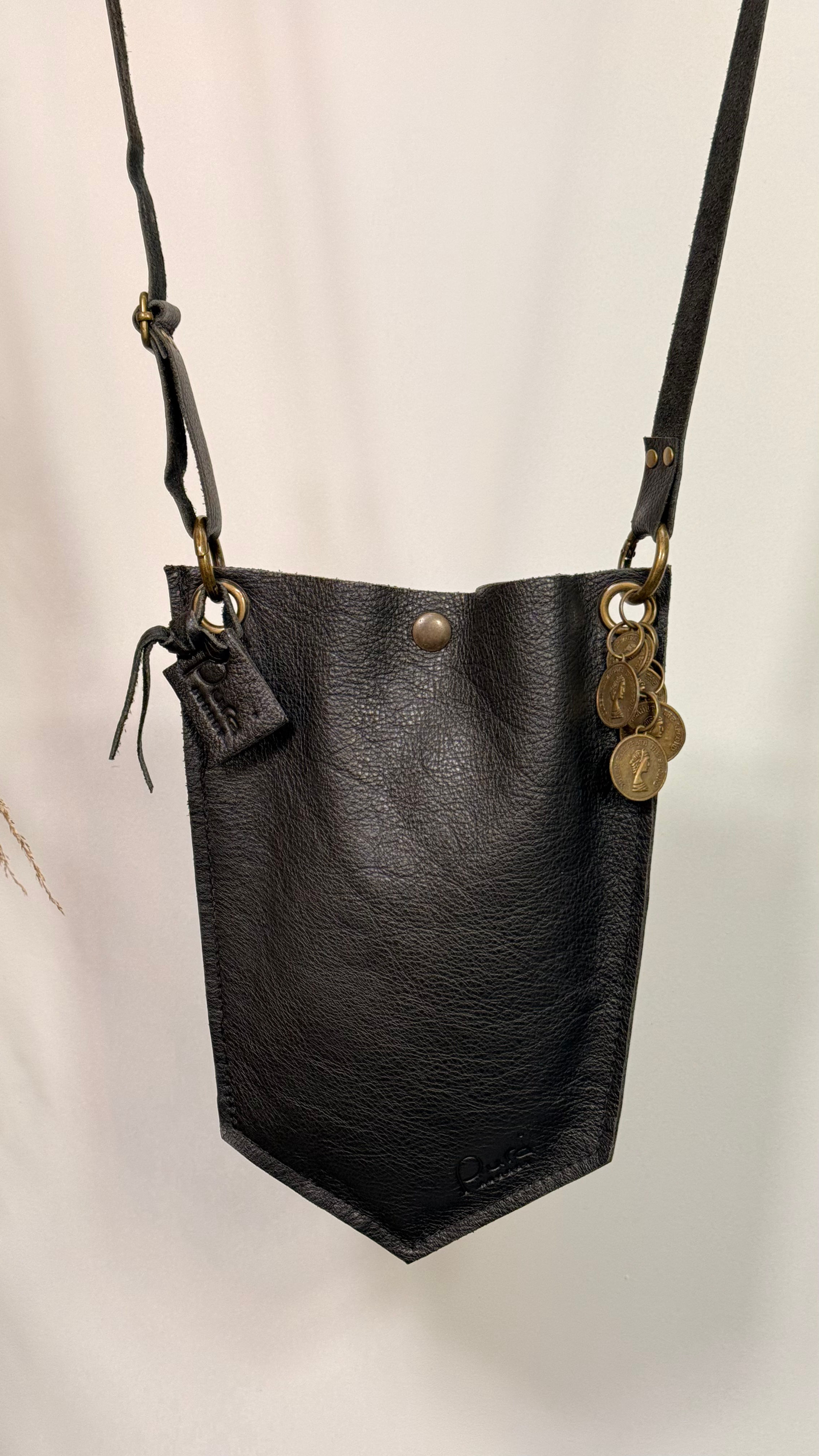 Zwart leren schoudertasje - Handgemaakt