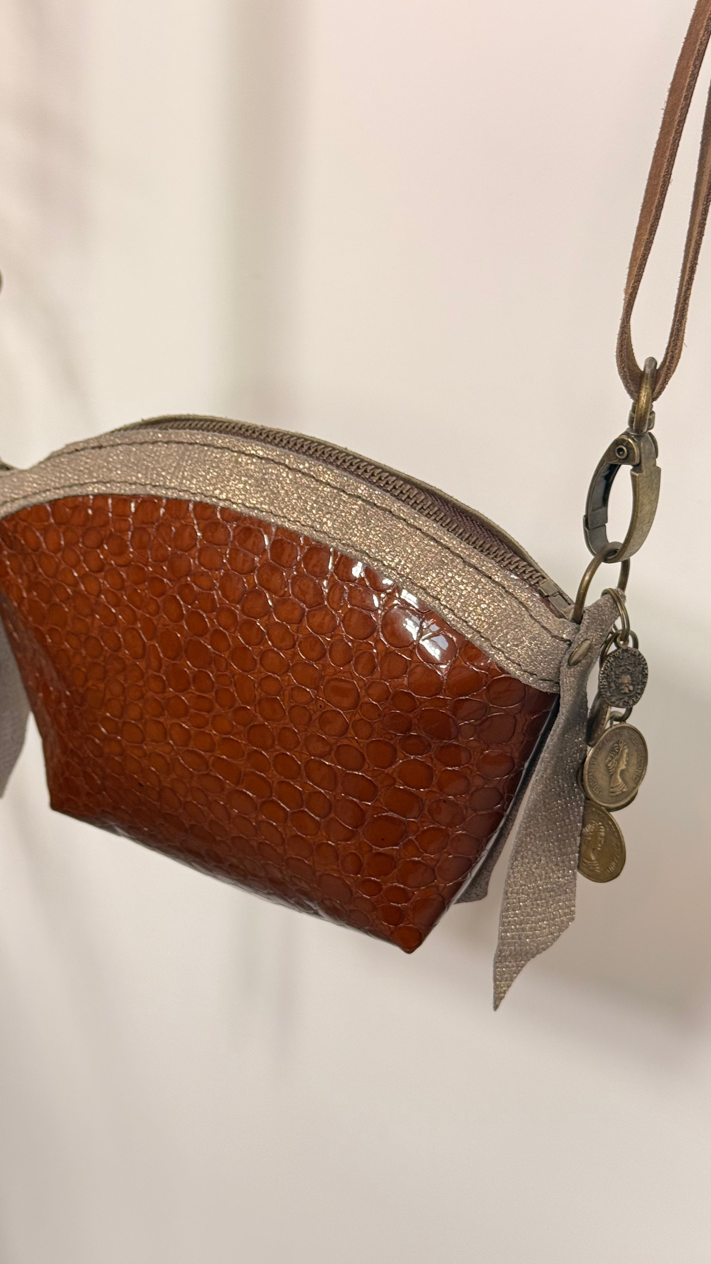 Klein bruin leren schoudertasje  - Handgemaakt 