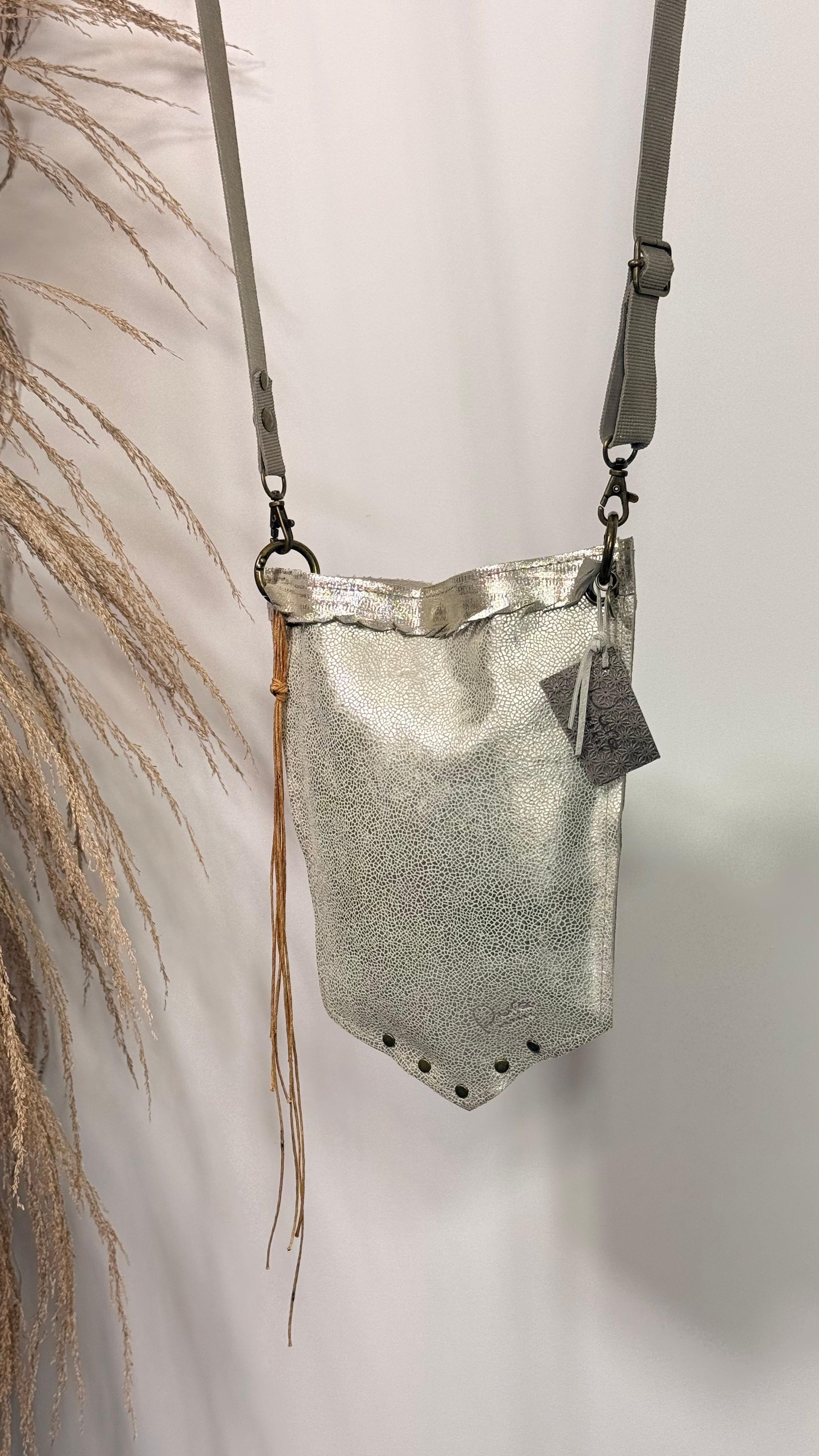 Klein grijs leren schoudertasje  - Handgemaakt 