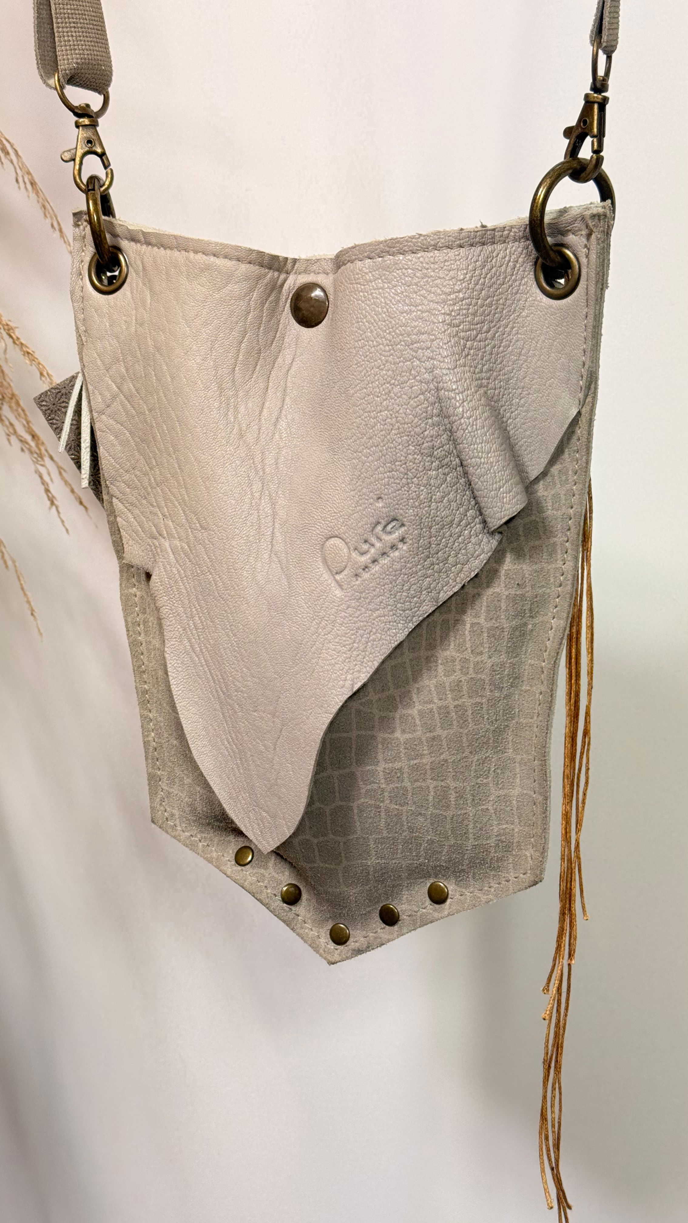 Klein grijs leren schoudertasje  - Handgemaakt 