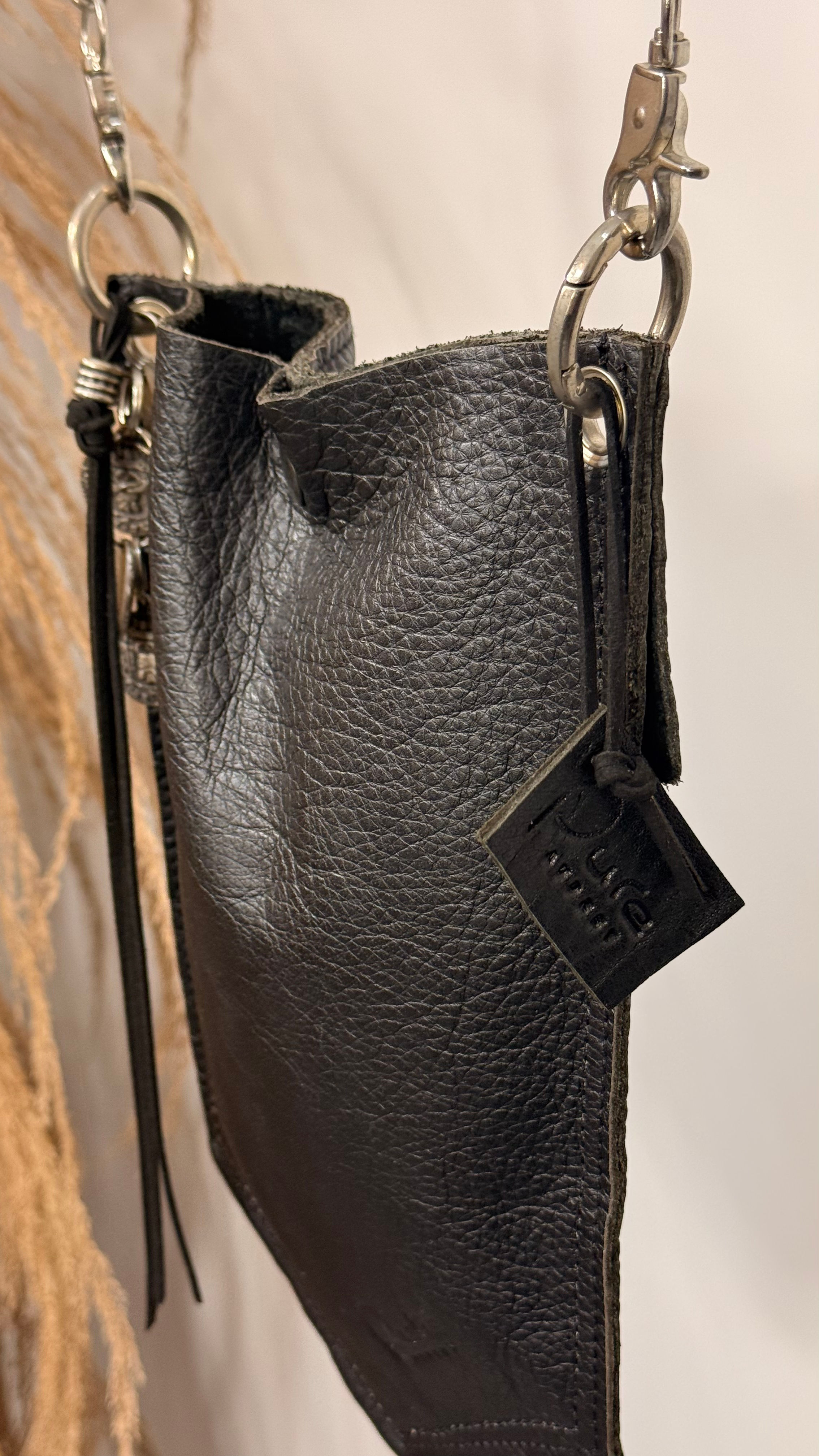 Klein zwart leren schoudertasje  - Handgemaakt 