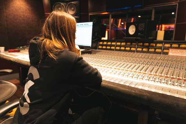 Kira-vocal-producer-recording-la-austin-tx.jpeg