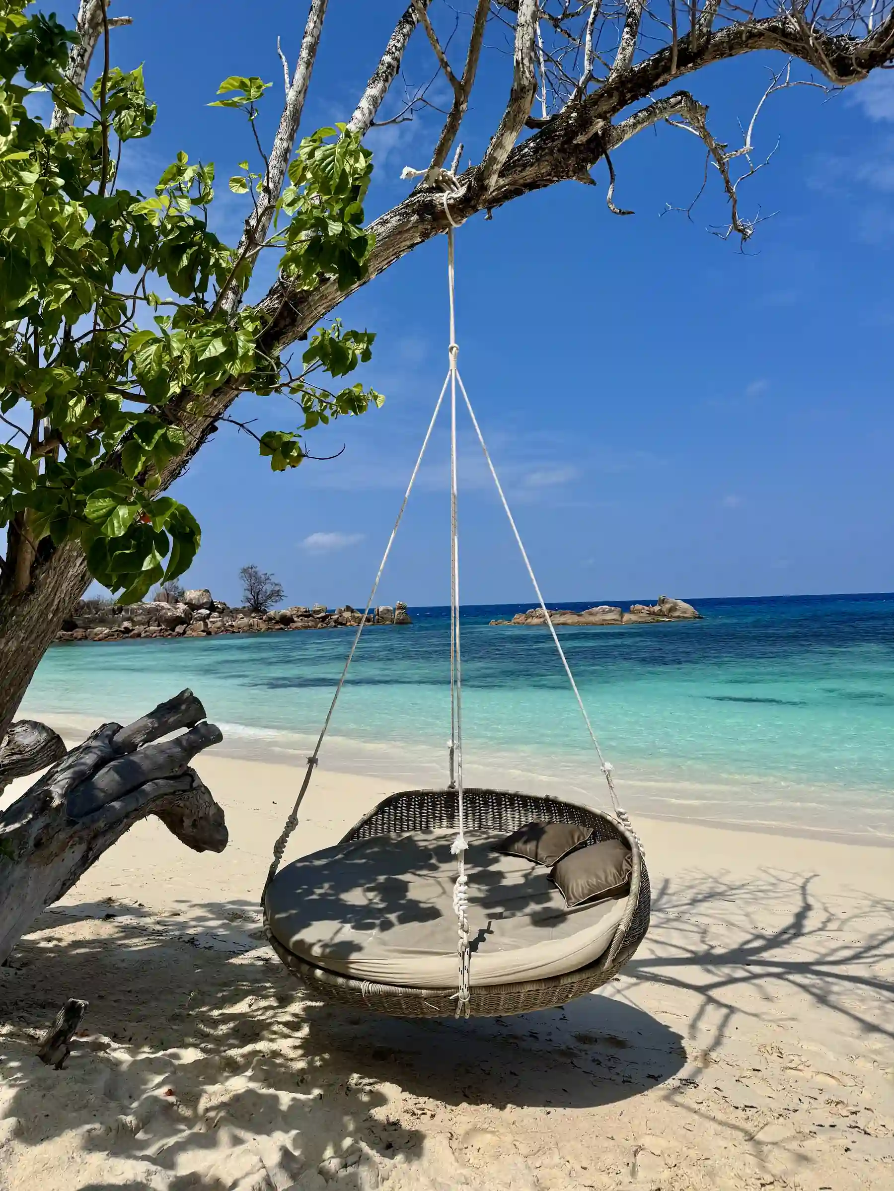 Balancelle suspendue plage Constance Lemuria Praslin Seychelles