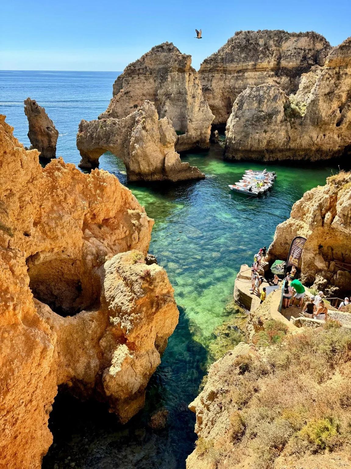 Grotte formations rocheuses bateaux touristes Ponta da Piedade Lagos Algarve