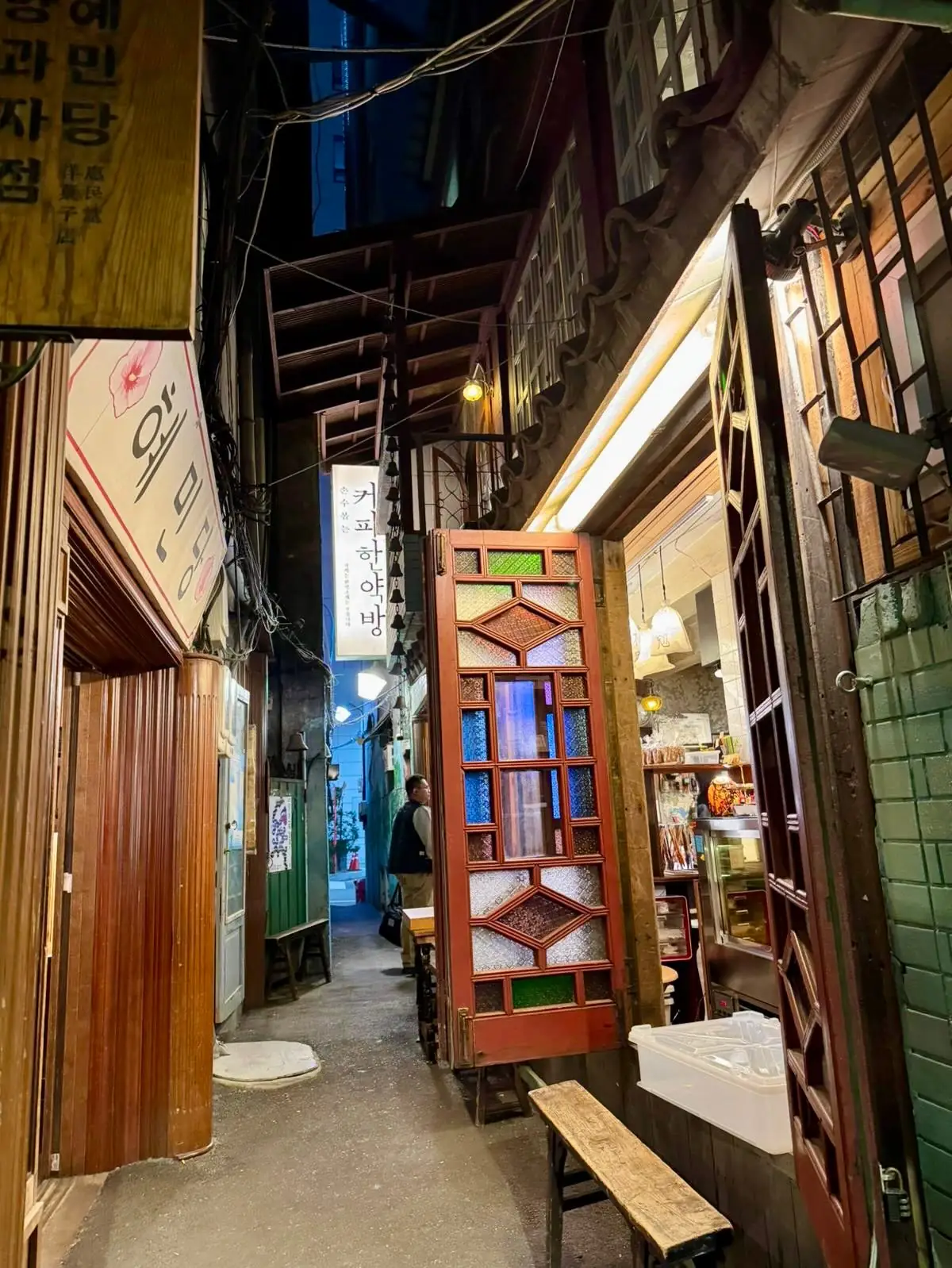 Ruelle traditionnelle nocturne Séoul Corée