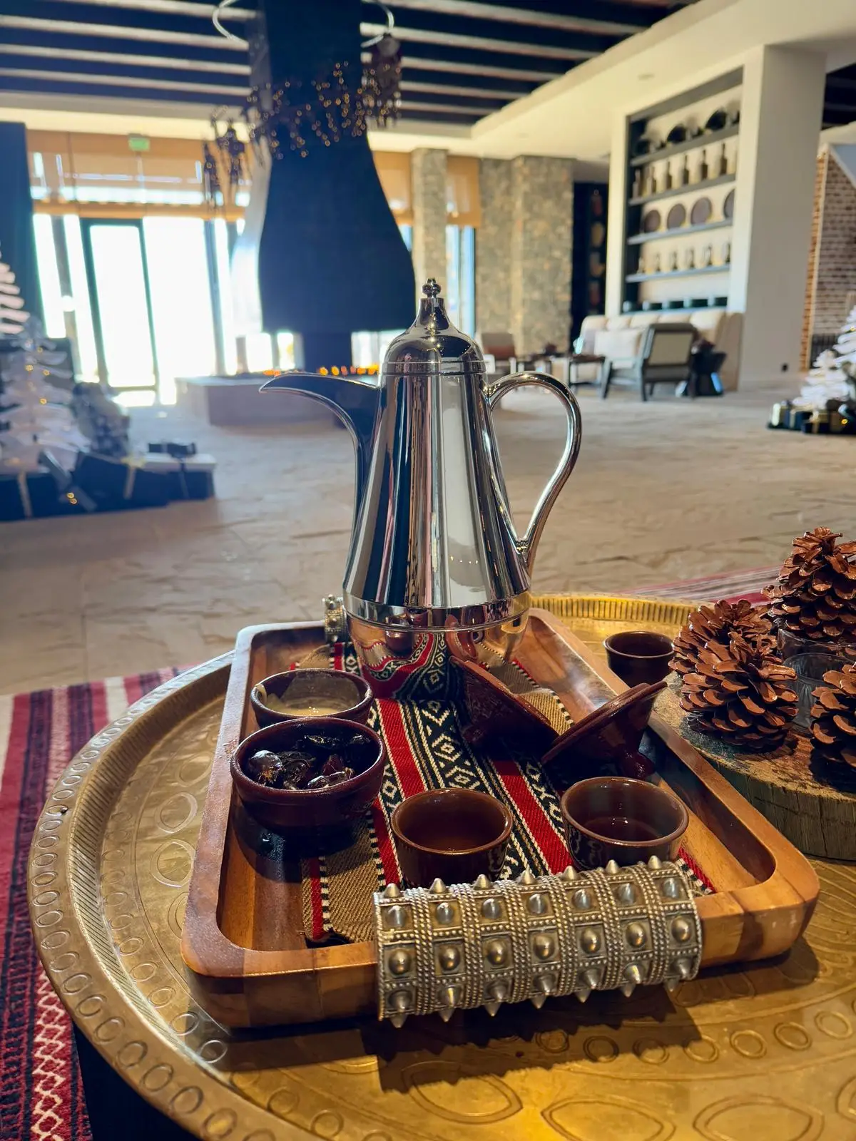 Café arabe traditionnel plateau hôtel Alila Jabal Akhdar Oman