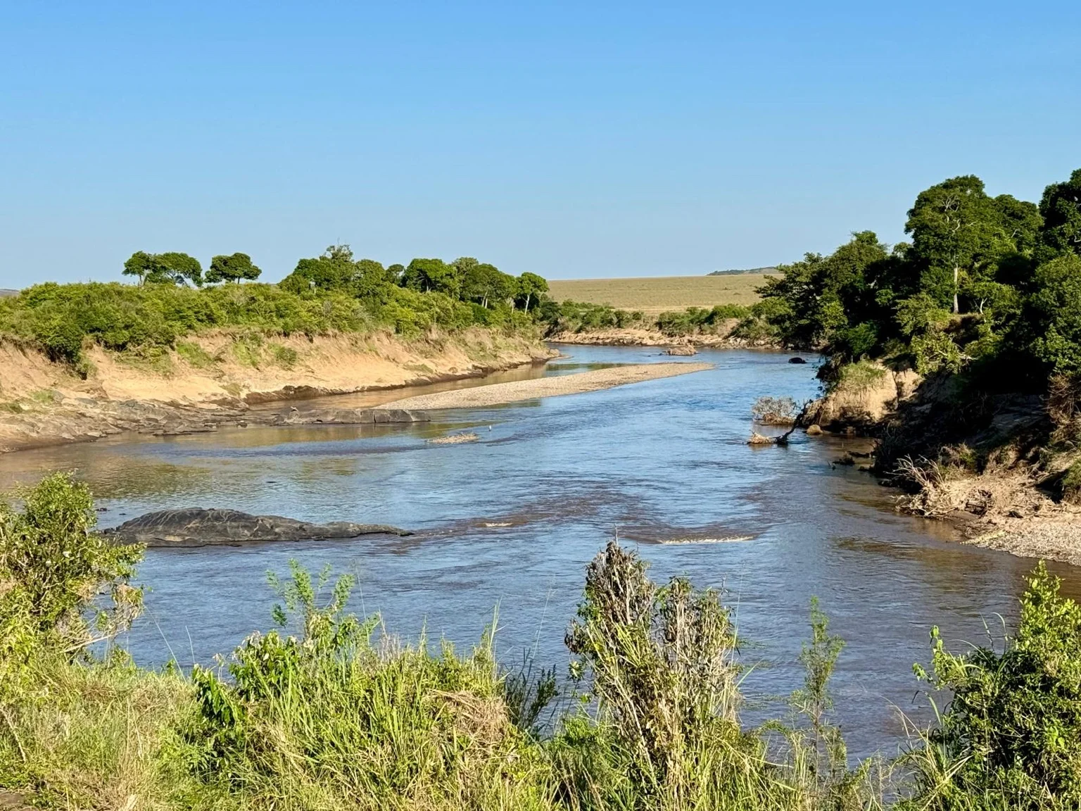 Rivière verdure savane ciel bleu Kenya Afrique