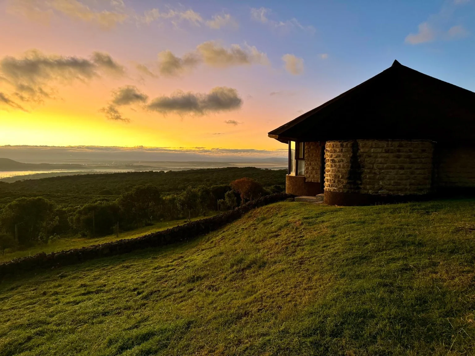Coucher soleil lodge pierre lac Nakuru savane Kenya