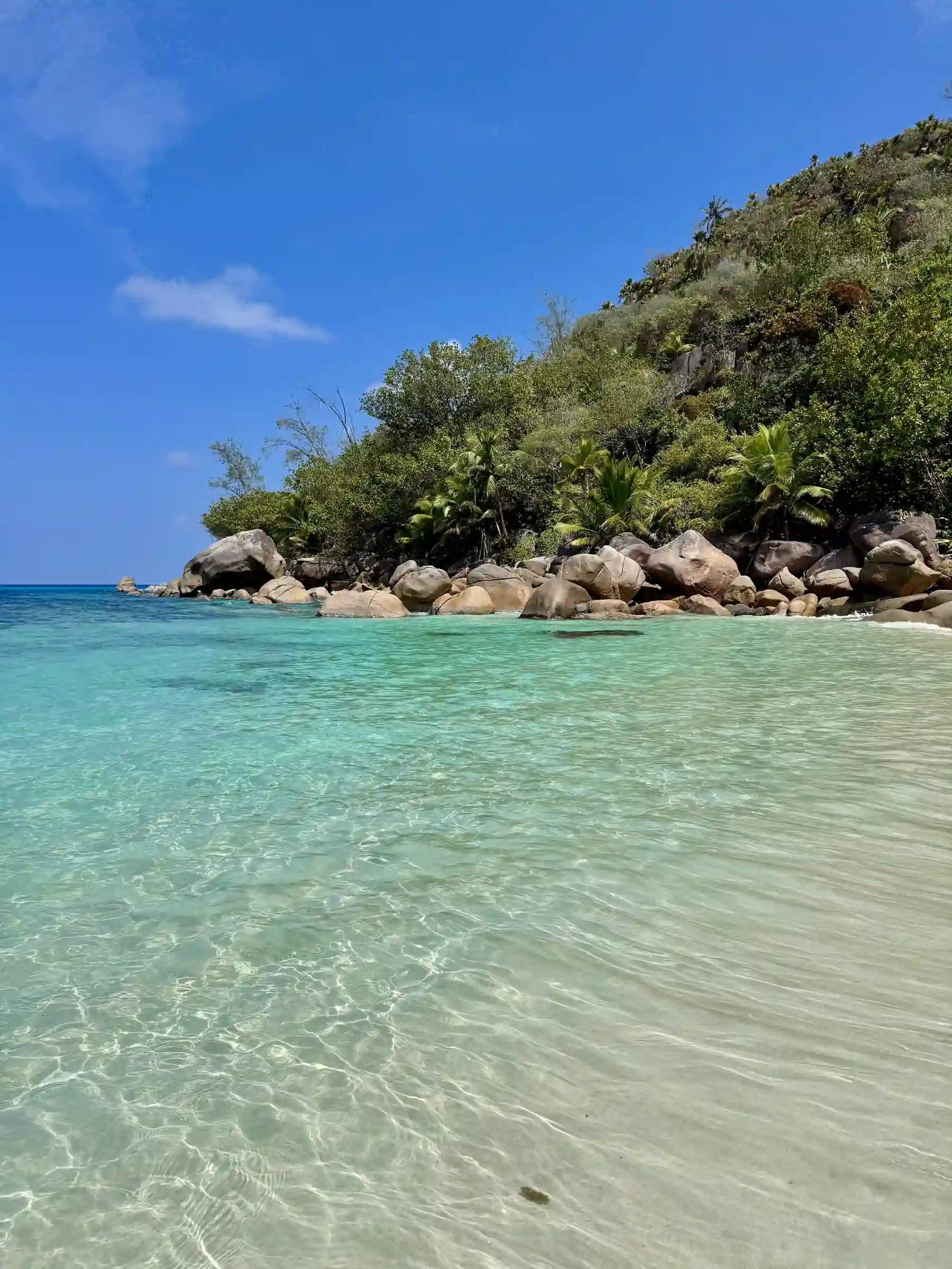 Eaux cristallines rochers granitiques Constance Lemuria Praslin