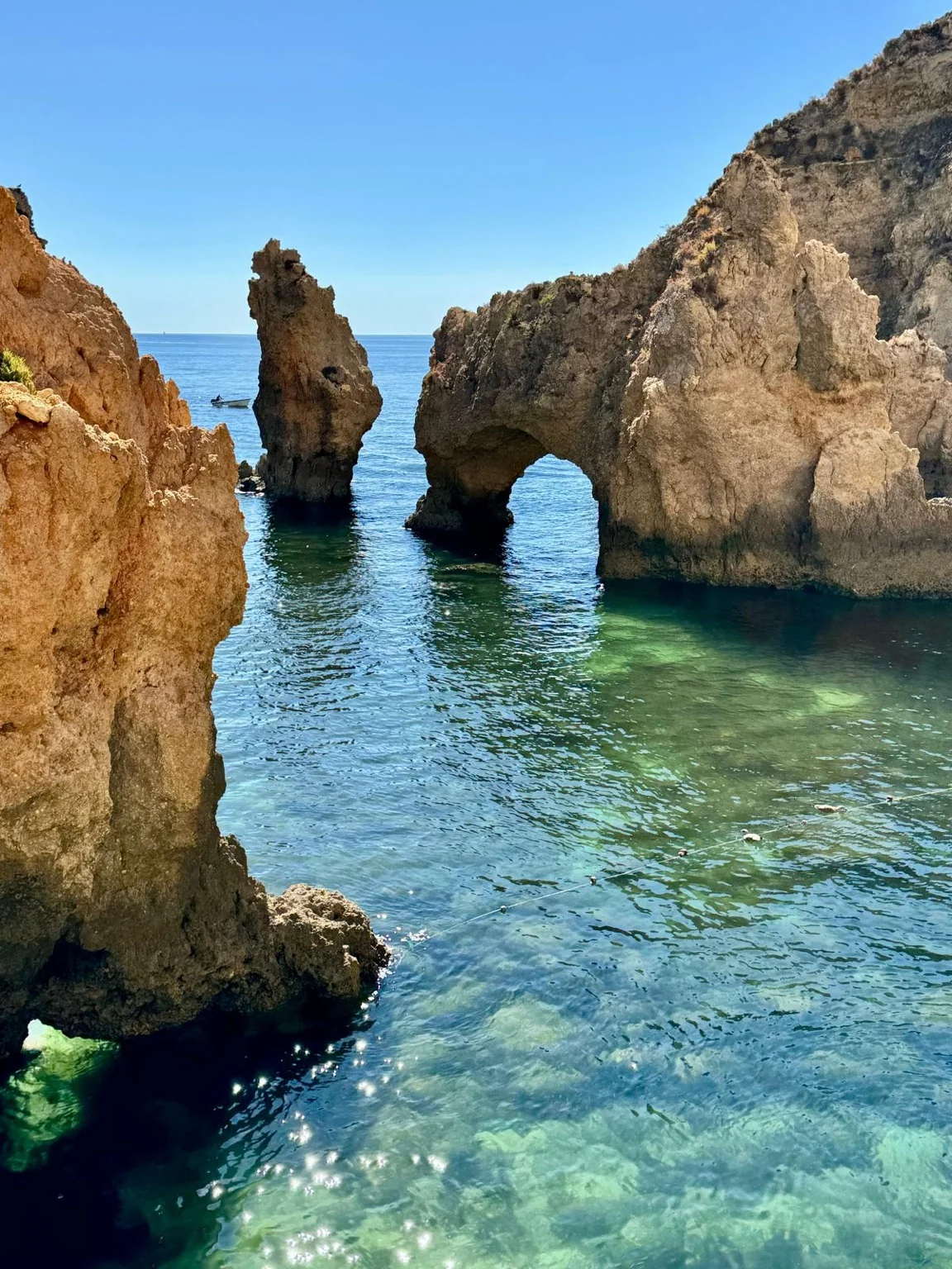 Arche naturelle érosion Ponta da Piedade mer limpide Lagos Algarve