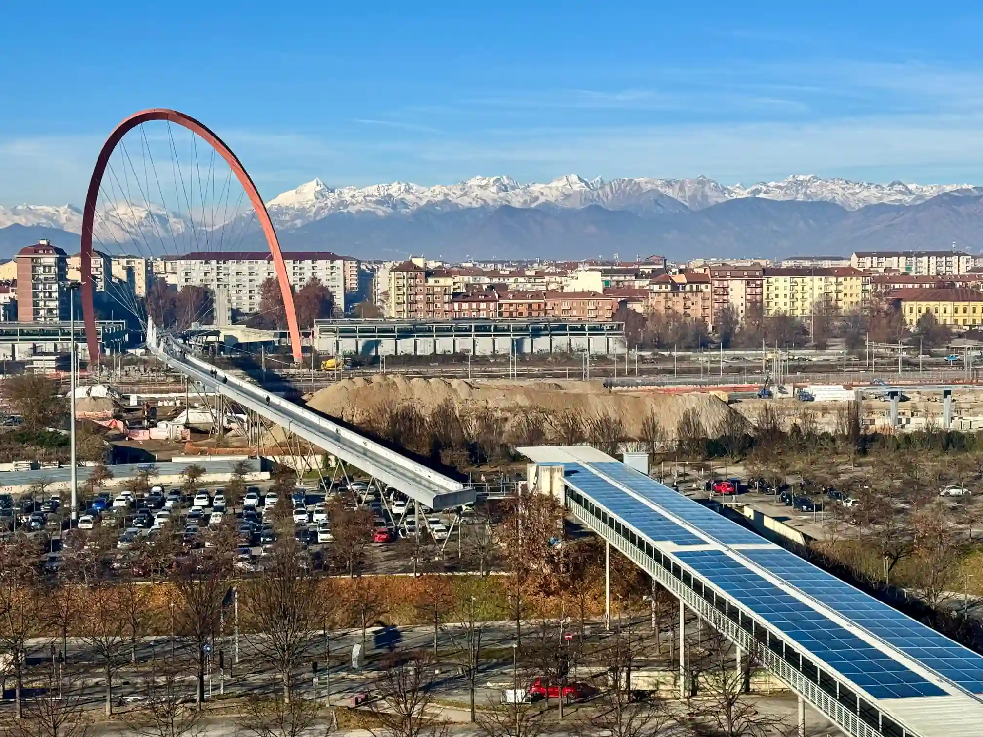 Lingotto pont rouge Alpes Turin Italie