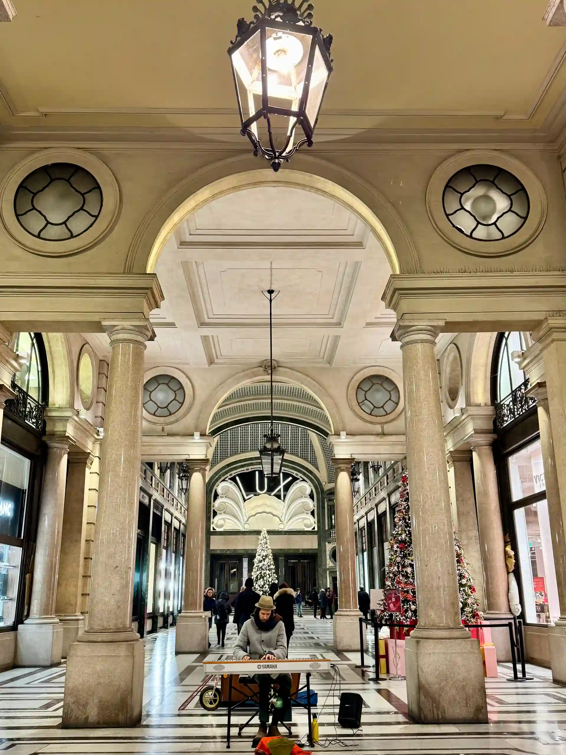 Passage arcadé colonnes Turin Italie