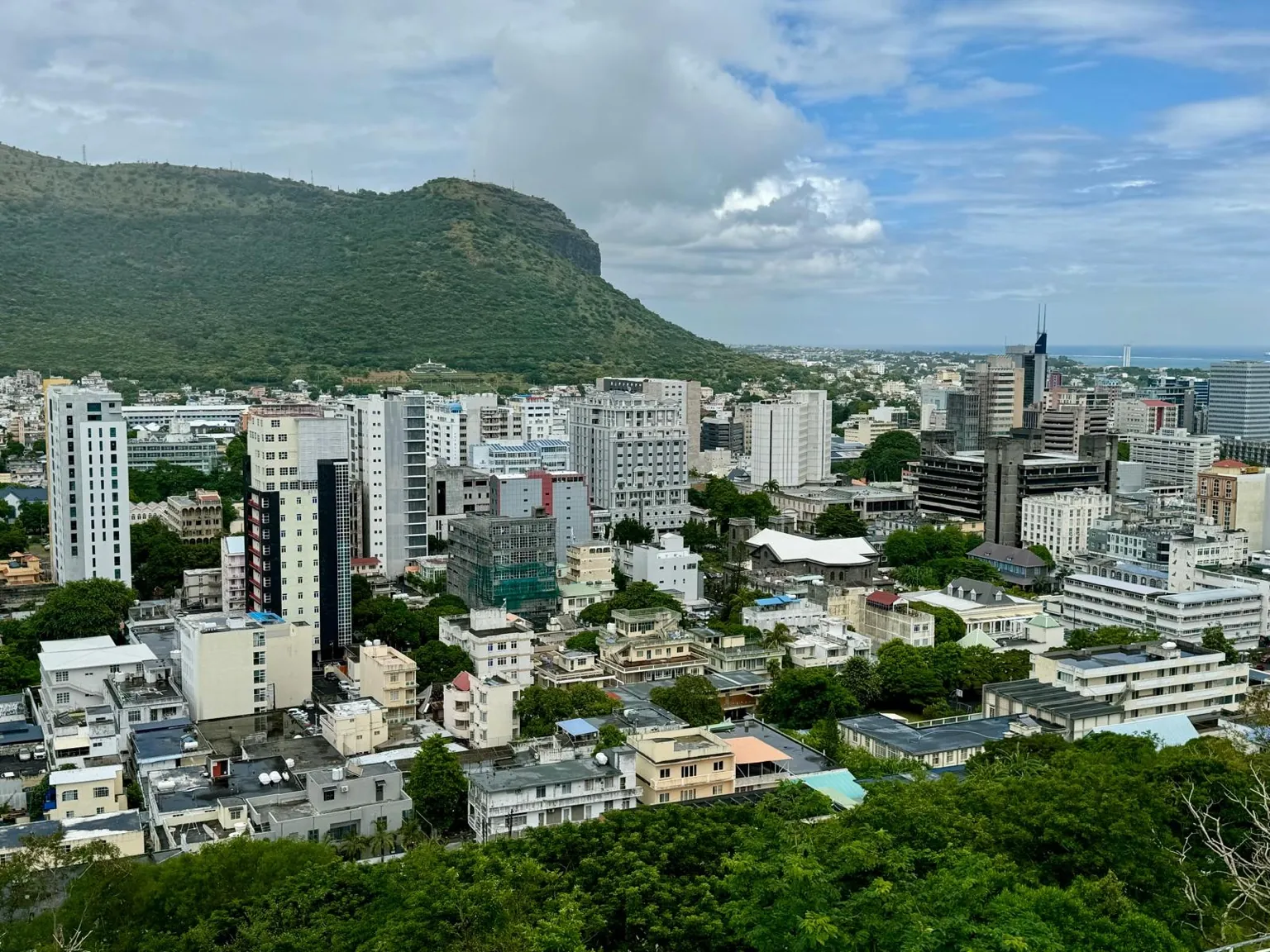 Panorama ville montagnes Port Louis île Maurice