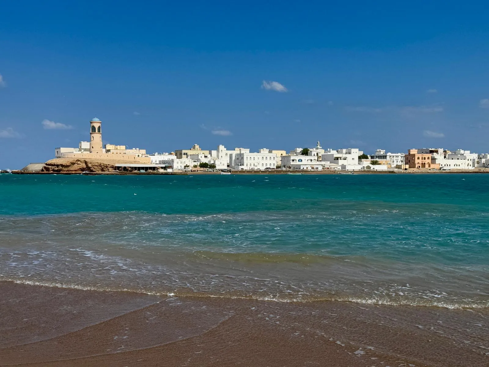 Panorama ville côtière phare port Sur Oman