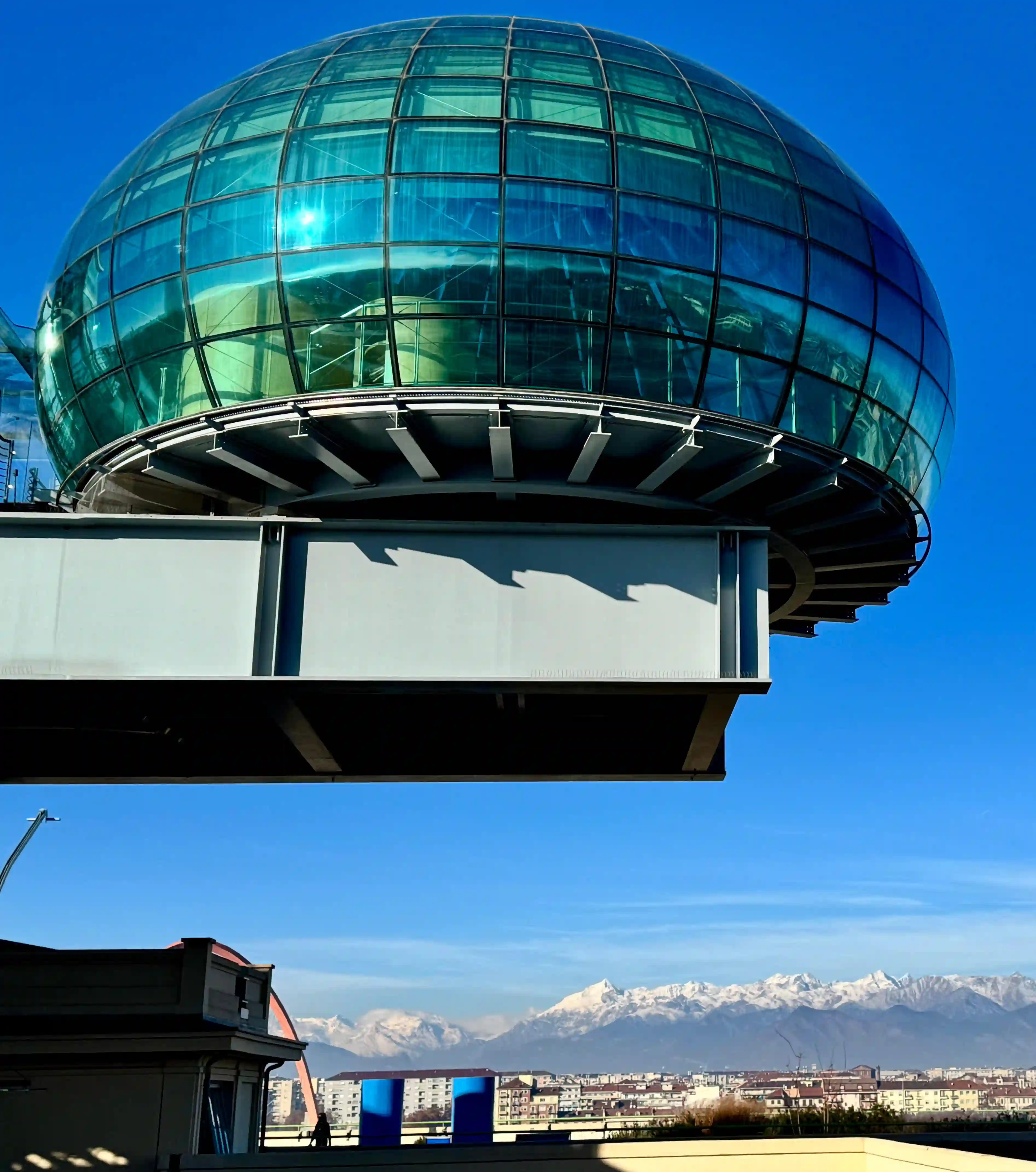 Lingotto dôme futuriste intérieur Turin Italie