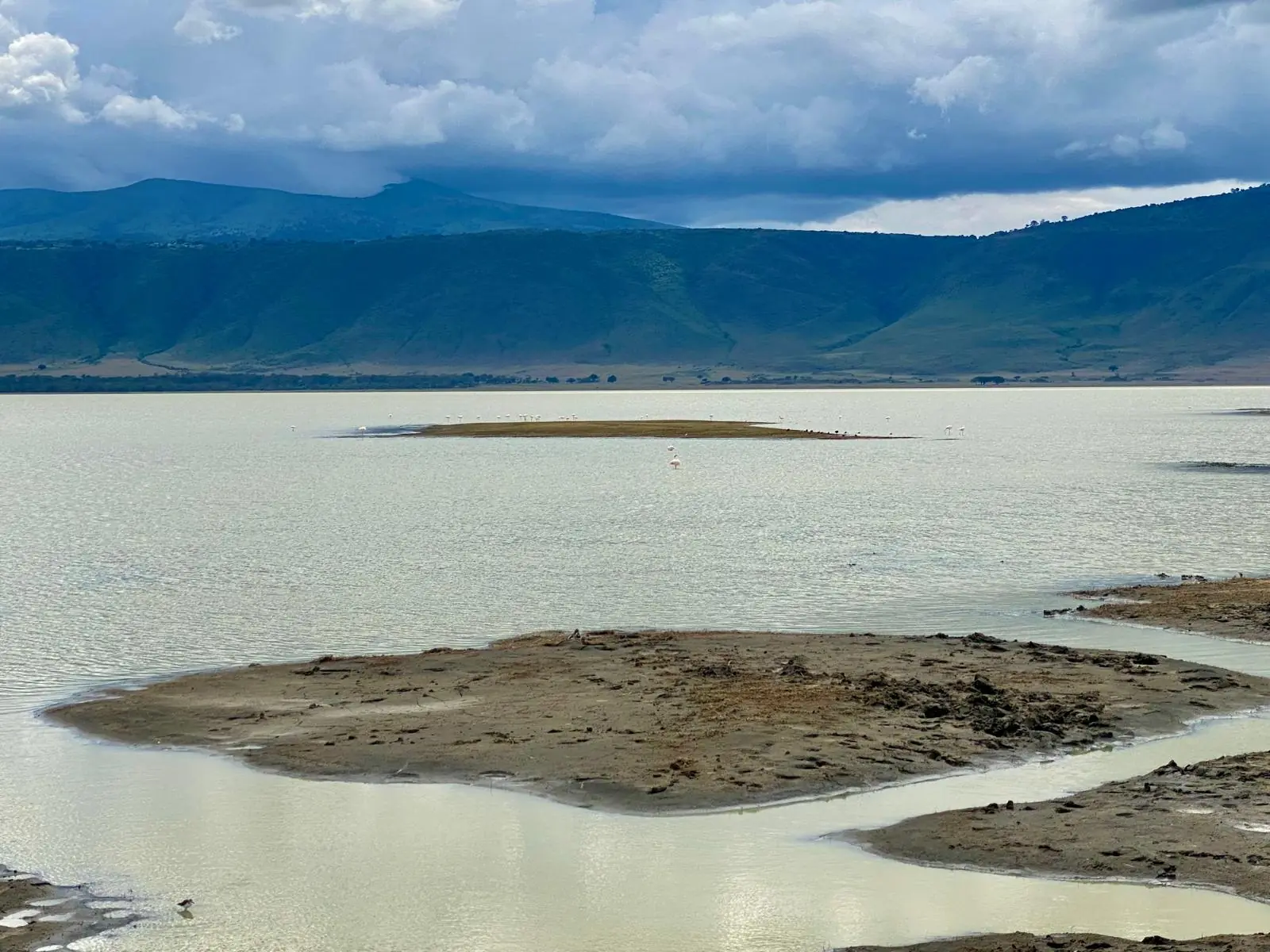 Lac Manyara paysage montagnes Tanzanie