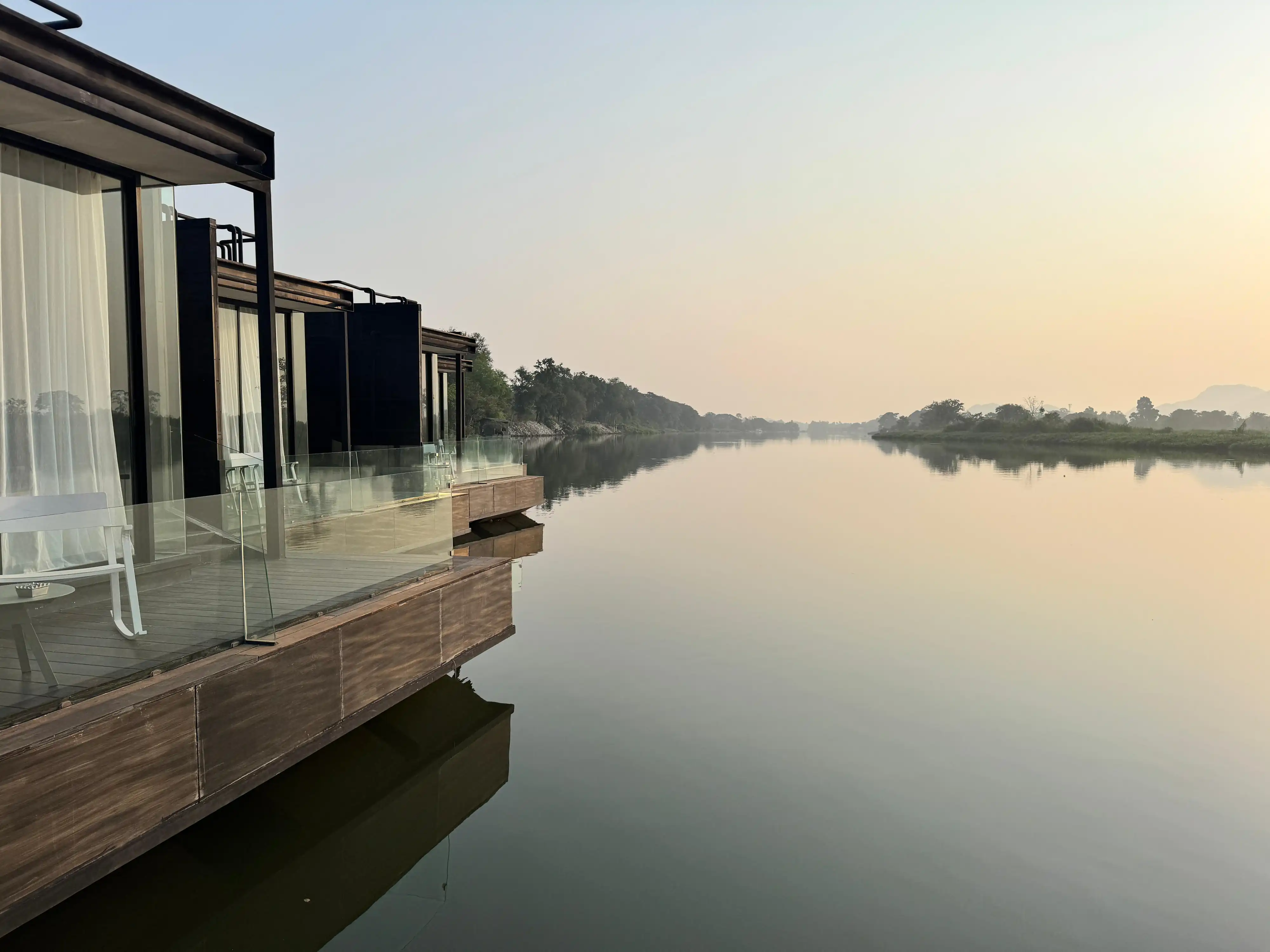 Hôtel flottant rivière Kwaï Kanchanaburi Thaïlande